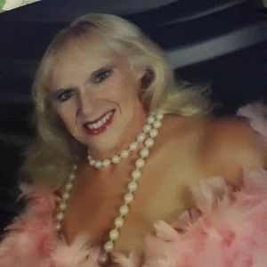 Meet your Posher, Pamela